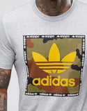 Camiseta con estampado de cuadrado con diseño de camuflaje AZ1086 de adidas Originals